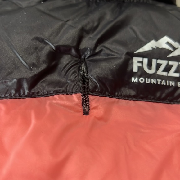 Size 3 FuzzyYard dog puffer coat with leash hole - Picture 5 of 5